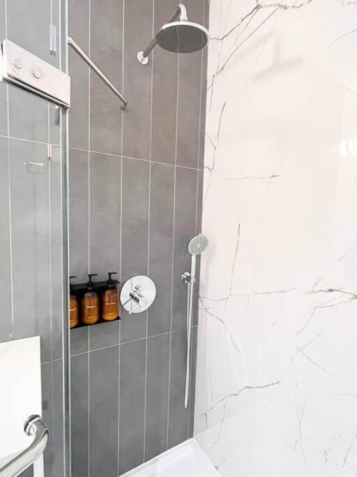 New Beautiful Modern One Bedroom Apt In Brooklyn At Rem-Casa New York Esterno foto